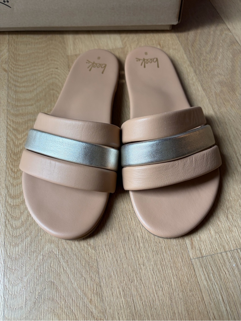 NIB Beek Calibird Platinum/Beach sandal flat - size 8